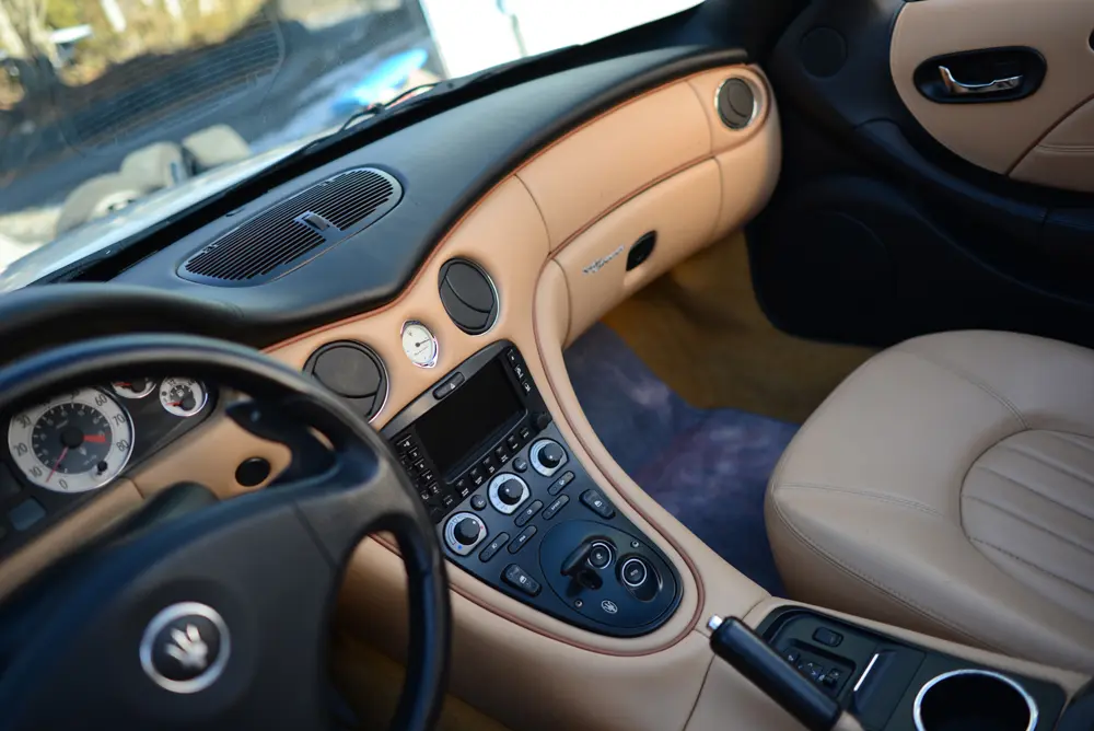 maserati-spyder-interior03