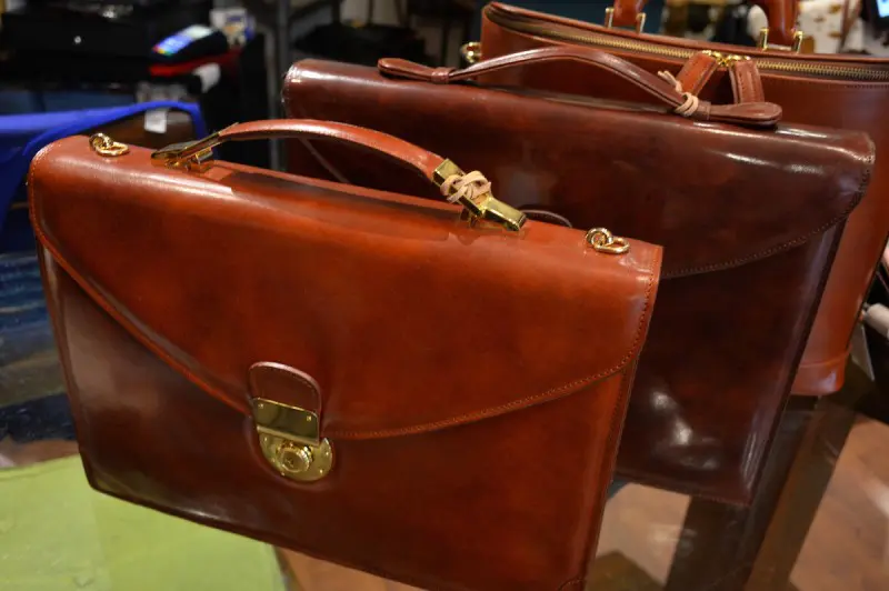 夫婦で製作から販売までを行うフィレンツェの工房、Clamori di Firenzeのバッグ。